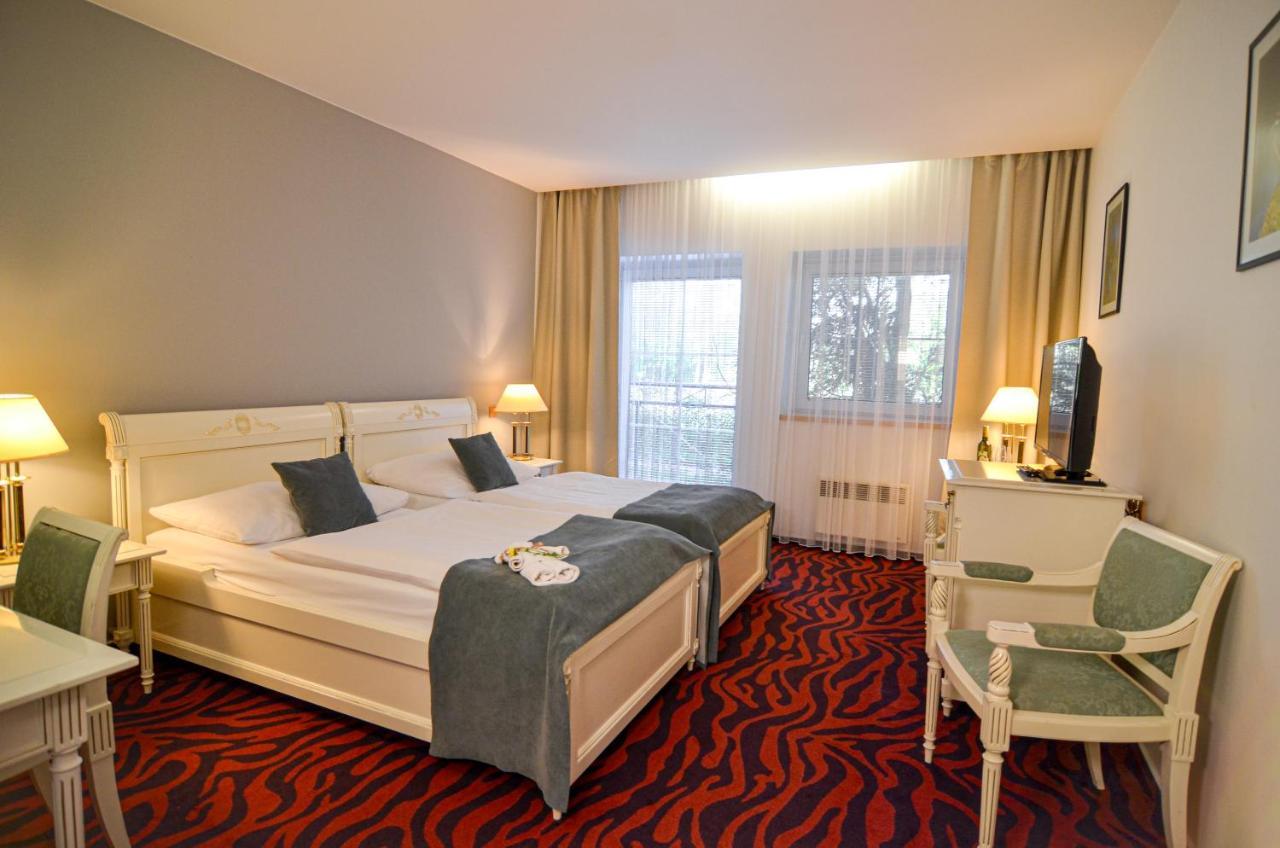Hotel Galant Lednice Extérieur photo