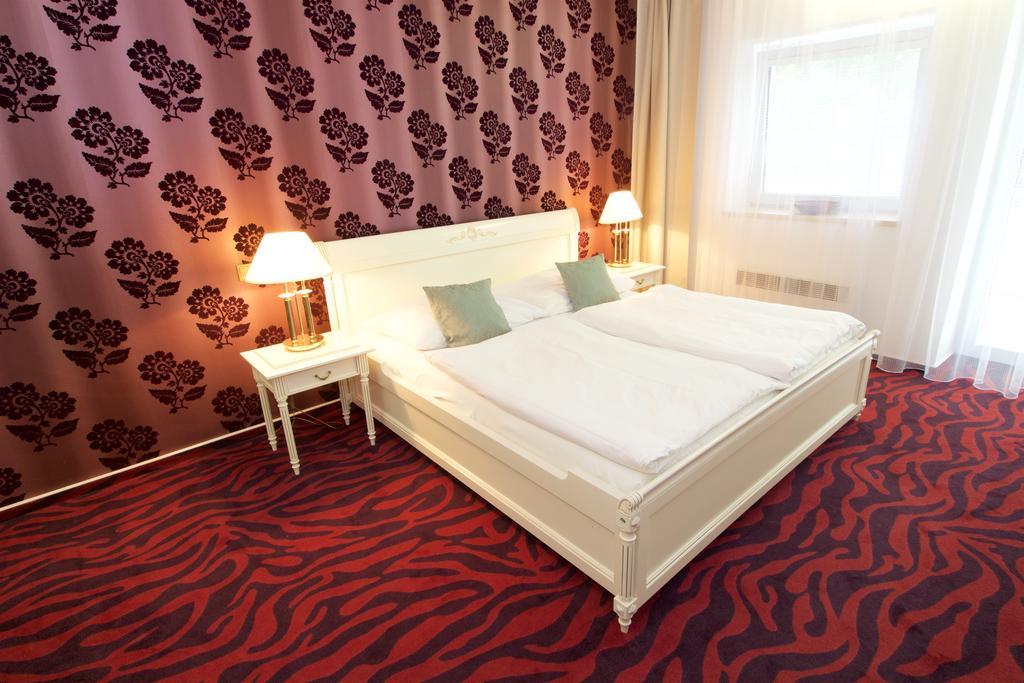 Hotel Galant Lednice Extérieur photo