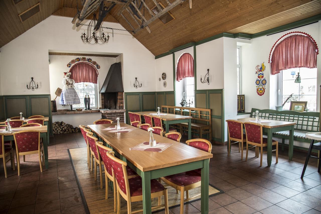 Hotel Galant Lednice Extérieur photo